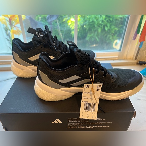 Adidas size Crazy flight shoe- NWT size 7.5 - Picture 4 of 8